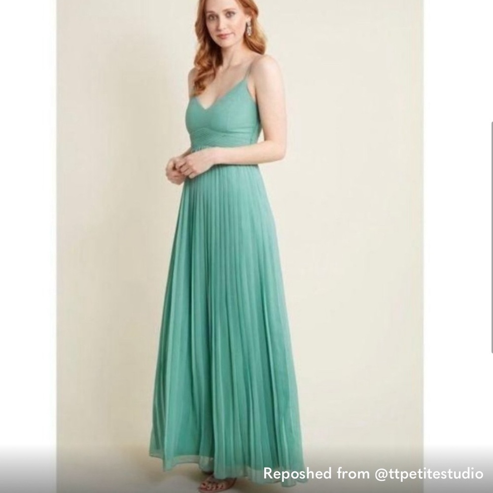 NEW ModCloth Flowy Pleated Maxi Dress In Sage M L - Picture 3 of 6